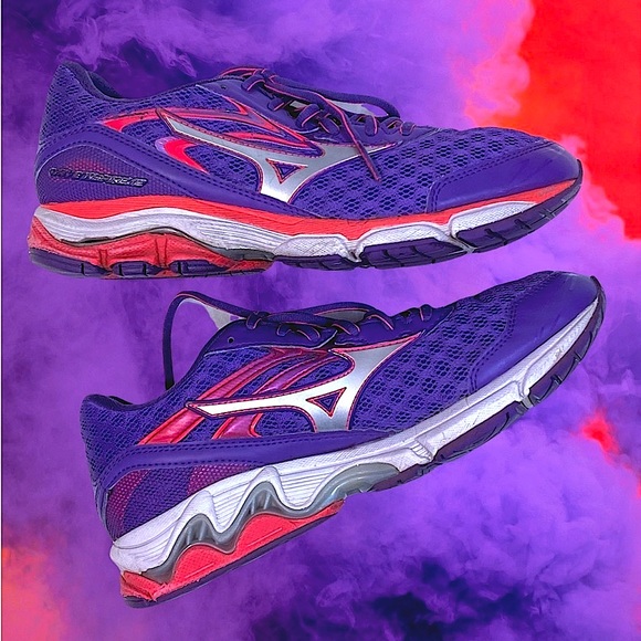 ⏰LAST CHANCE SALE ‼️Mizuno $145 women's 8 running sneakers - Picture 1 of 6